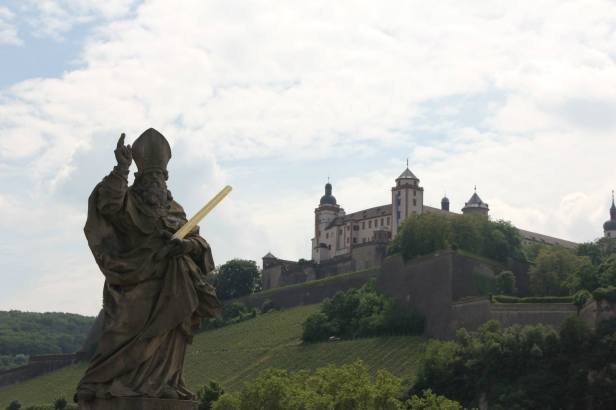 Benteng peninggalan masa lalu di Wurzburg, Jerman.  FOTO: KOMPAS/ROBERT ADHI KSP