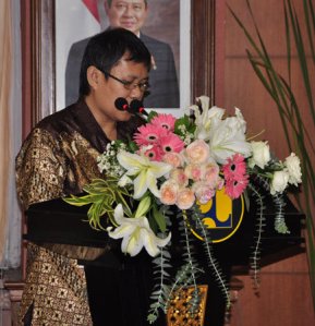 Memberi sambutan saat peluncuran buku di gedung Kementerian Pekerjaan Umum RI 
