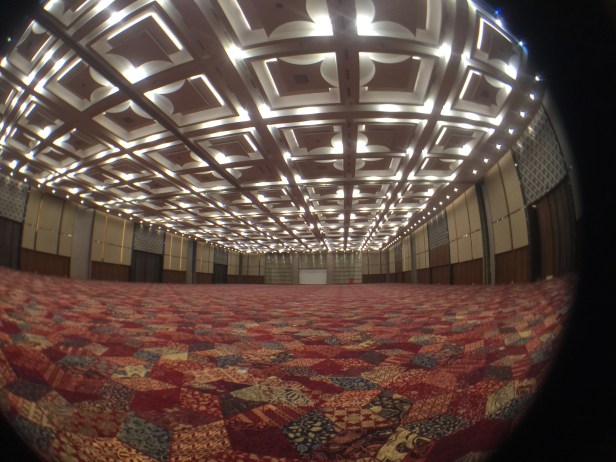 Indonesia Convention Exhibition (ICE) memiliki ruang konvensi (grand ballroom) seluas 4.000 meter persegi. FOTO: KOMPAS/ROBERT ADHI KSP