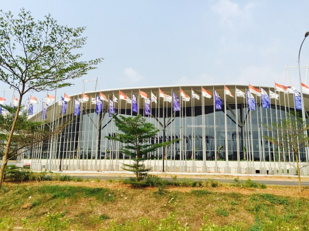 Indonesia Convention Exhibition (ICE) yang dibangun di lahan 22 hektar di BSD City, Tangerang, Banten, merupakan gedung MICE terbesar di Asia Tenggara. FOTO: KOMPAS/ROBERT ADHI KSP