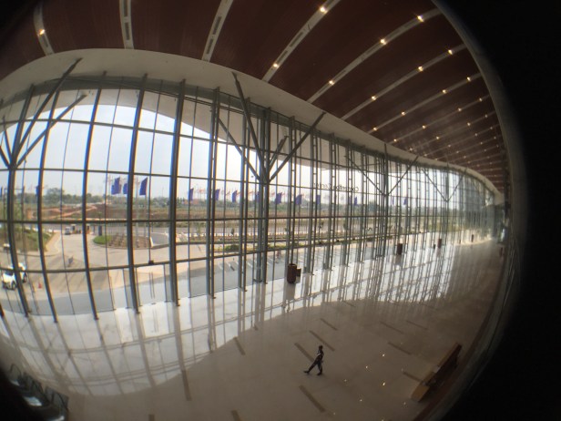 Indonesia Convention Exhibition (ICE) merupakan gedung MICE terbesar di Asia Tenggara. Dibangun di lahan seluas 22 hektar di BSD City, Tangerang, Banten, ICE menjadi ikon MICE dan kebanggaan Indonesia. FOTO: KOMPAS/ROBERT ADHI KSP